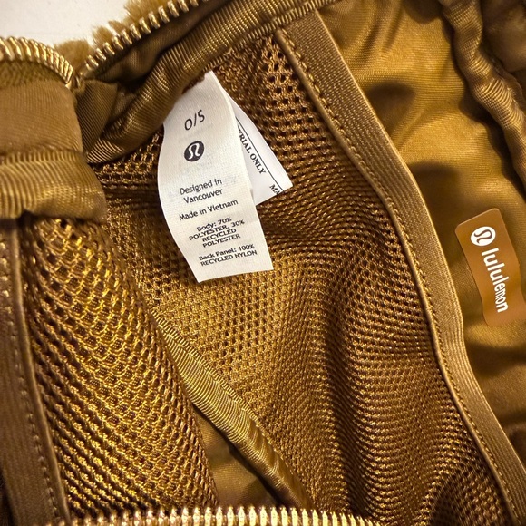 Lululemon Everywhere Belt Bag Sherpa/Fleece 1L - Picture 6 of 6